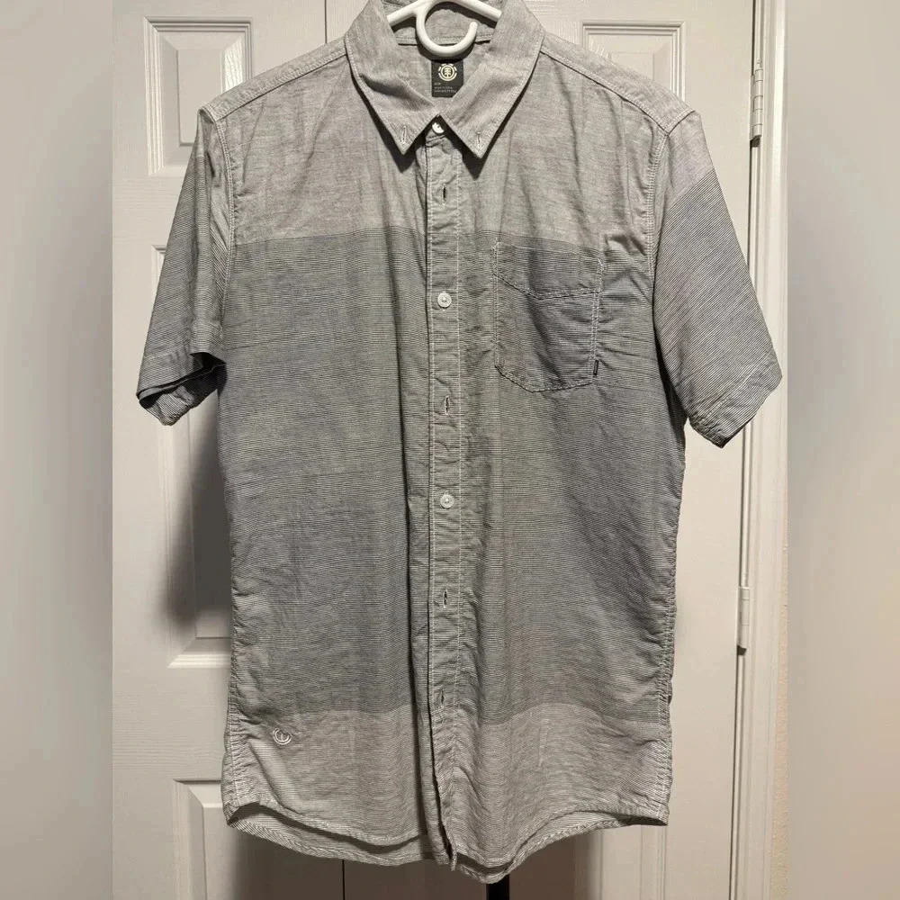 Men’s Element Button Up Short Sleeve Gray striped Shirt 100% Cotton - Medium